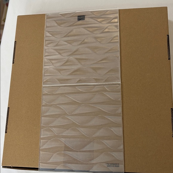 Stampin' Up! Black and White Embossing Folder - Picture 3 of 3